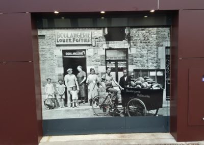 Retouche photo ancienne et impression numérique sur panneaux Dibond pour décor de boulangerie